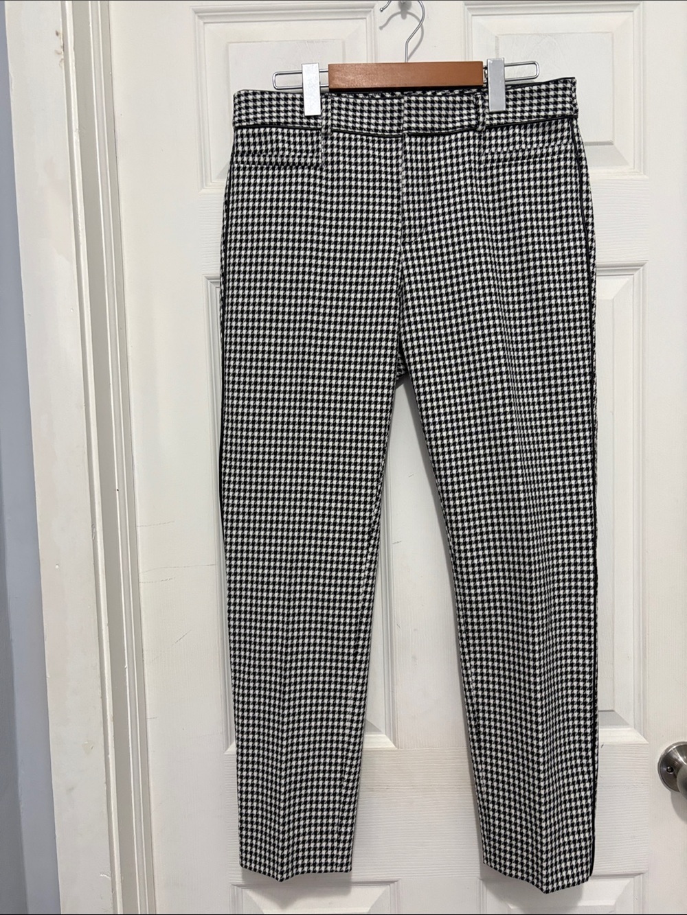 Banana Republic Sloan Black and White Houndstooth Ankle Length Pants.